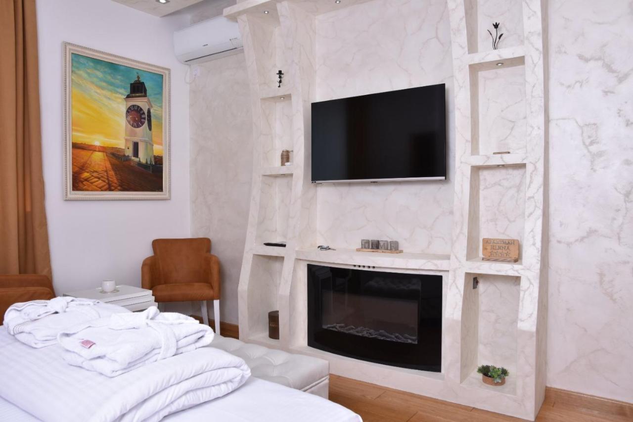 Frajla Appartement Novi Sad Buitenkant foto