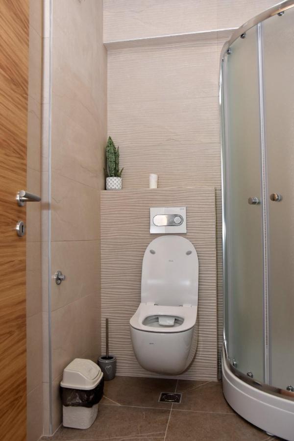 Frajla Appartement Novi Sad Buitenkant foto